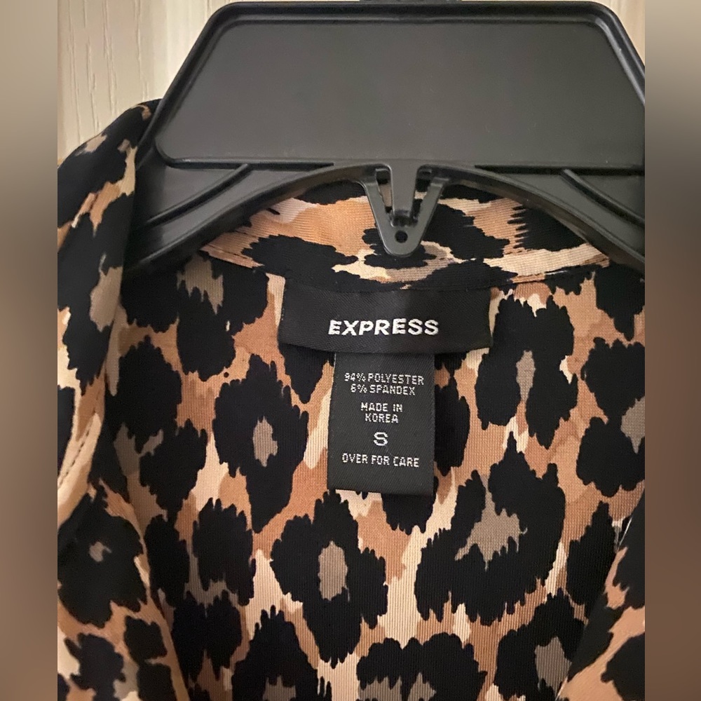 Express Small Leopard print top - Picture 2 of 2